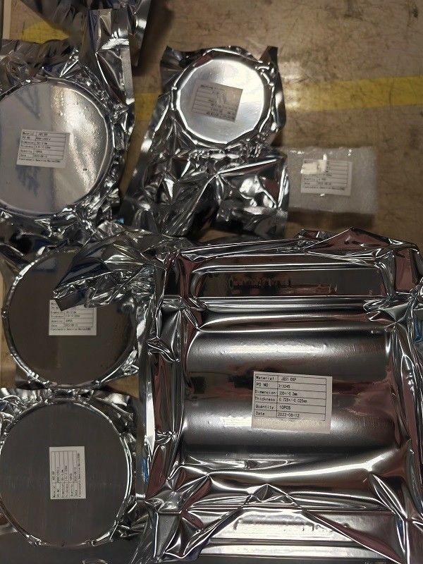 Wafer di silice fuso resistente con resistenza meccanica e stabilità termica superiori per componenti semiconduttori di precisione