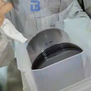Lato a 3 pollici del wafer LiNbO3 singolo 64Y 128Y di 0.35mm lucidato per la SEGA