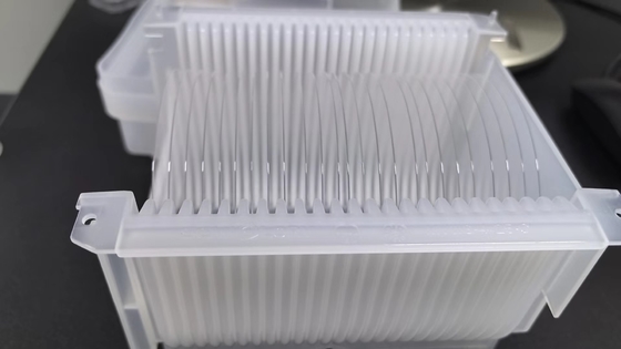 Conduttività termica Piano C 0001 Wafer di zaffiro Al2O3 Substrato per finestre a infrarossi